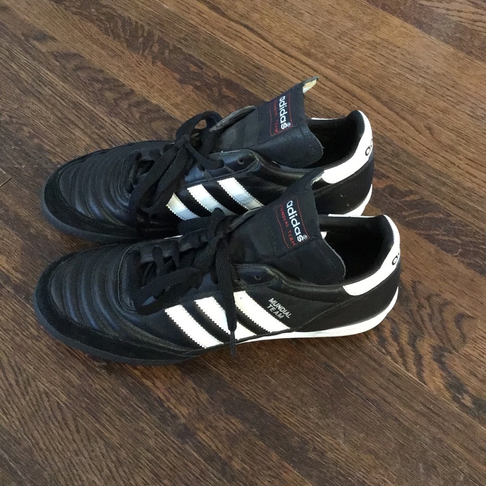 Adidas Mundial Team indoor soccer shoes men’s 9